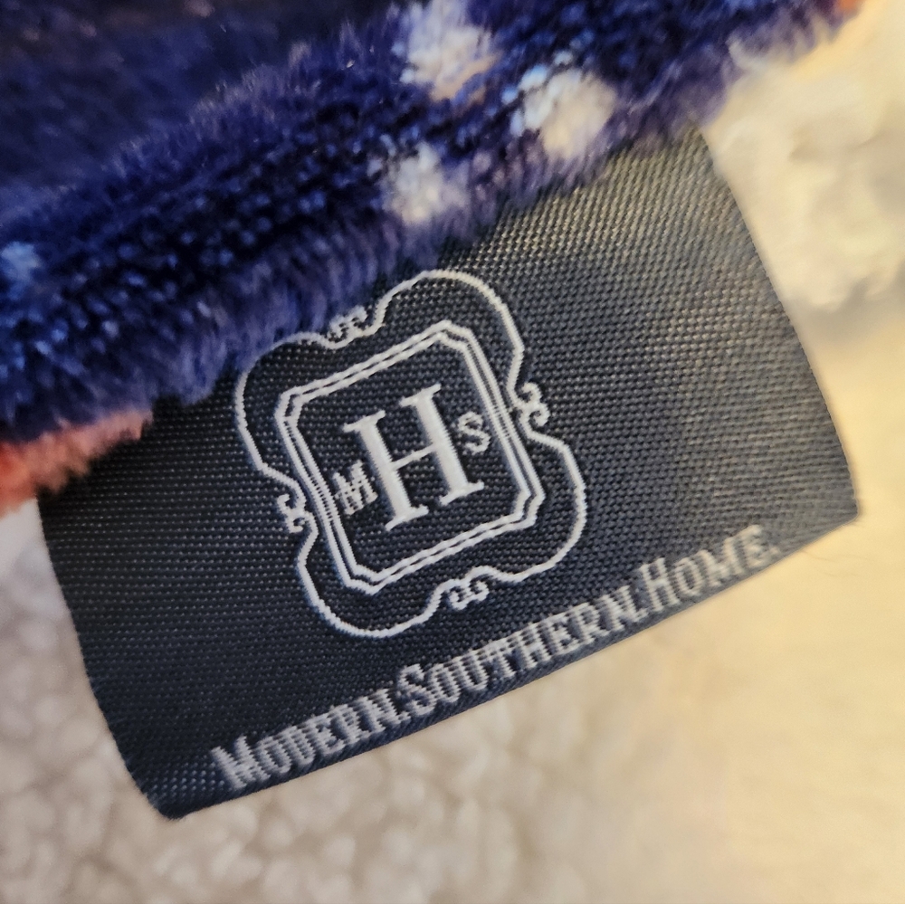 Modern Southern Home Throw - Picture 9 of 12